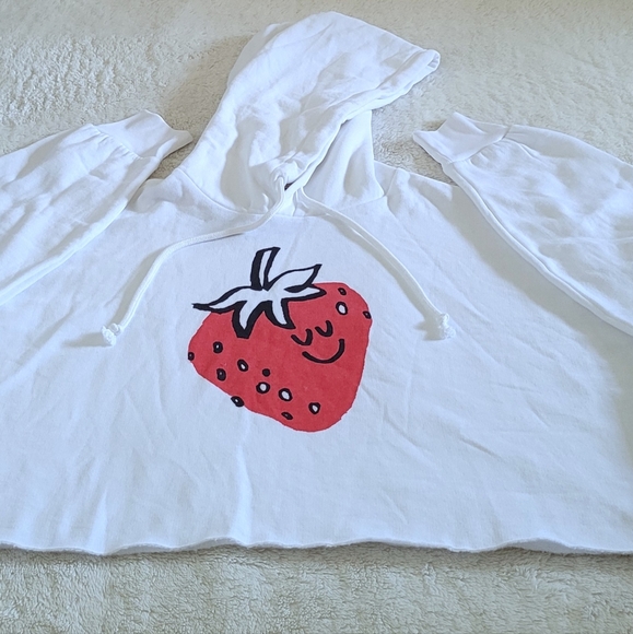 ✨️HP✨️ Levi's Cropped Smiling😊 Strawberry🍓 Hoodie - NWT - Picture 14 of 16